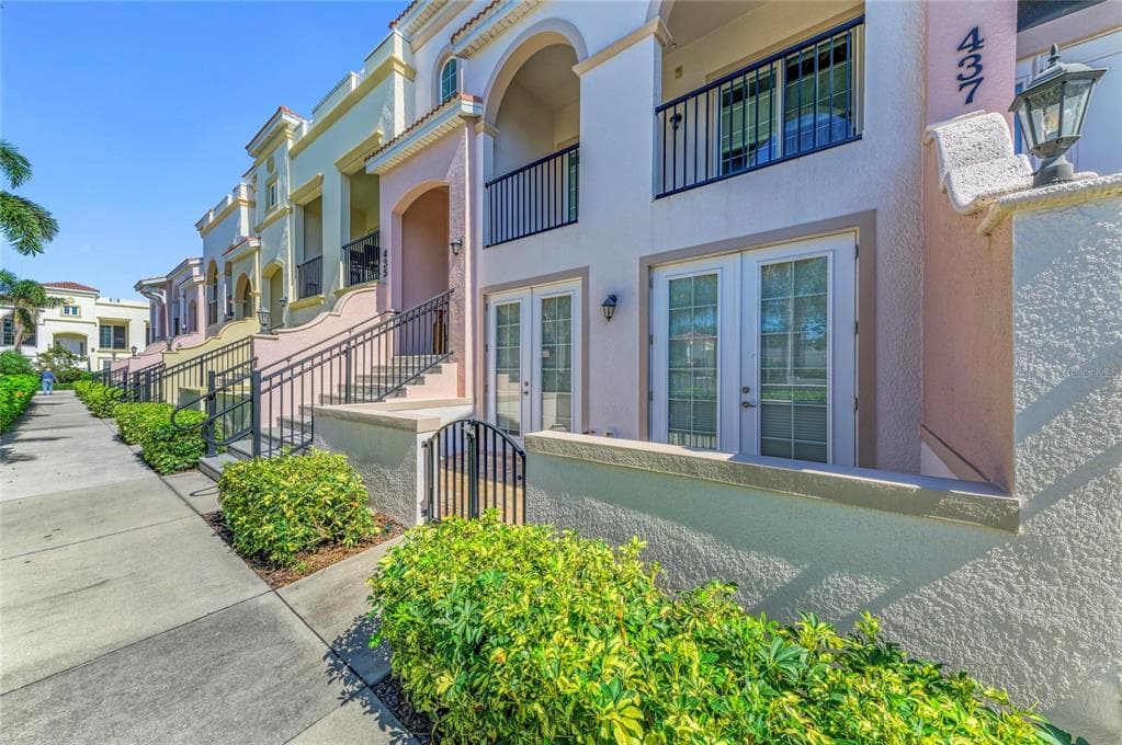 435 NOKOMIS AVENUE S UNIT 312 - 2bd/3ba - $799,000 - VENICE, FL