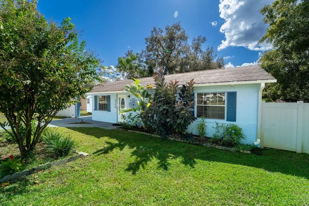 121 DEBARY DRIVE - 3bd/1ba - $235,000 - DEBARY, FL