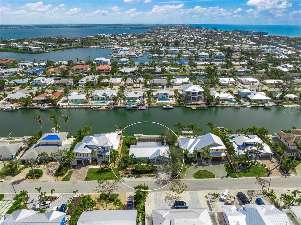 511 68TH STREET - 3bd/2ba - $1,795,000 - HOLMES BEACH, FL