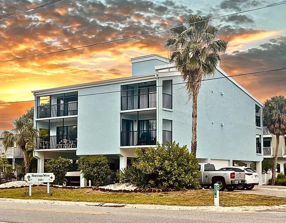 Similar Property - 2bd/2ba - $699,000 - HOLMES BEACH, FL