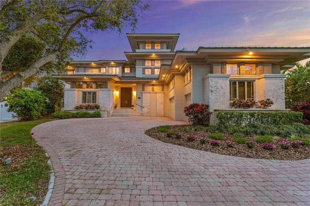 950 MONTEREY POINT NE - 4bd/5ba - $4,800,000 - ST PETERSBURG, FL