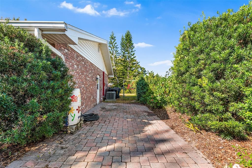 185 LAGOON ROAD - Interior/Exterior Photo 5 - WINTER HAVEN, FL