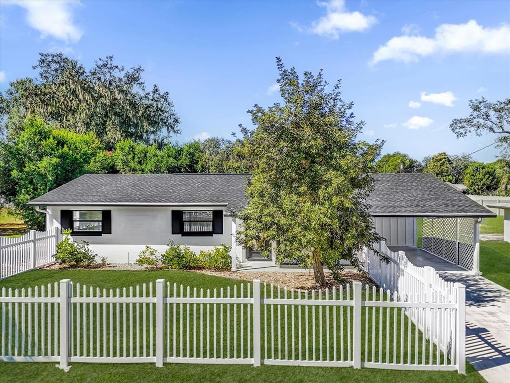 431 BELLE AYRE DRIVE - 3bd/2ba - $345,000 - MOUNT DORA, FL