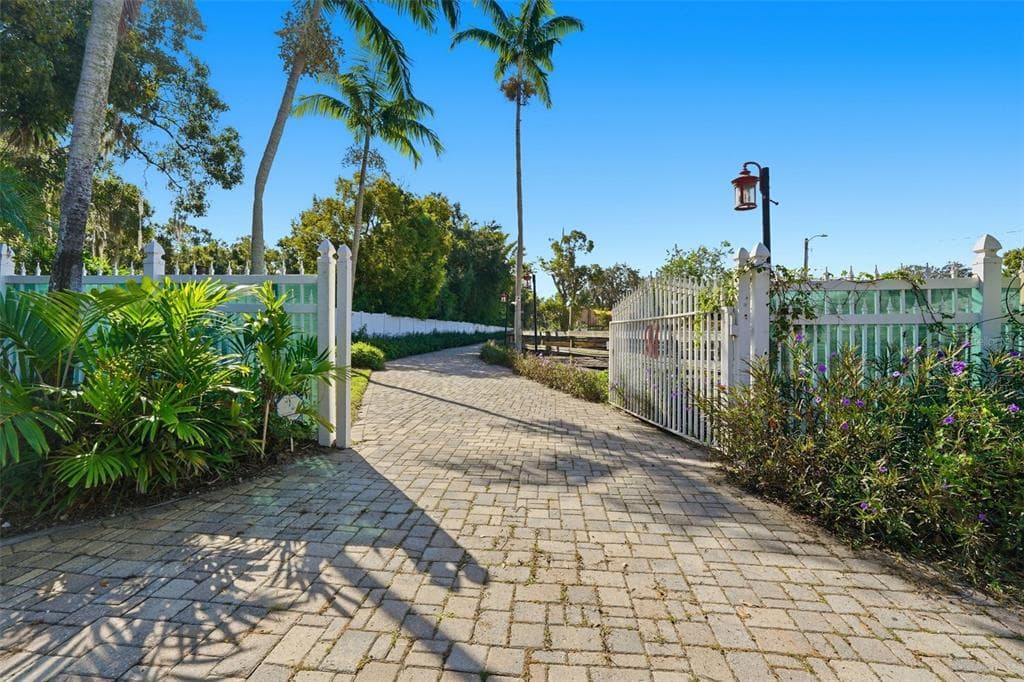 13010 114TH AVENUE N - Interior/Exterior Photo 2 - LARGO, FL