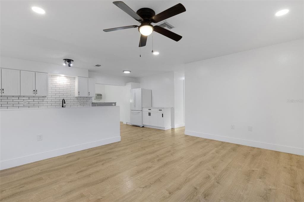 5356 CASTLEMAN DRIVE - Interior/Exterior Photo 5 - SARASOTA, FL