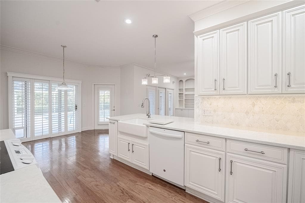 5564 SUMMERLAND HILLS CIRCLE UNIT 0 - Interior/Exterior Photo 2 - LAKELAND, FL