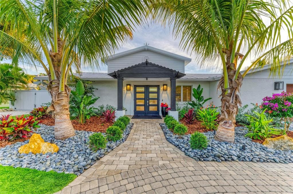 605 KEY ROYALE DRIVE - Interior/Exterior Photo 5 - HOLMES BEACH, FL