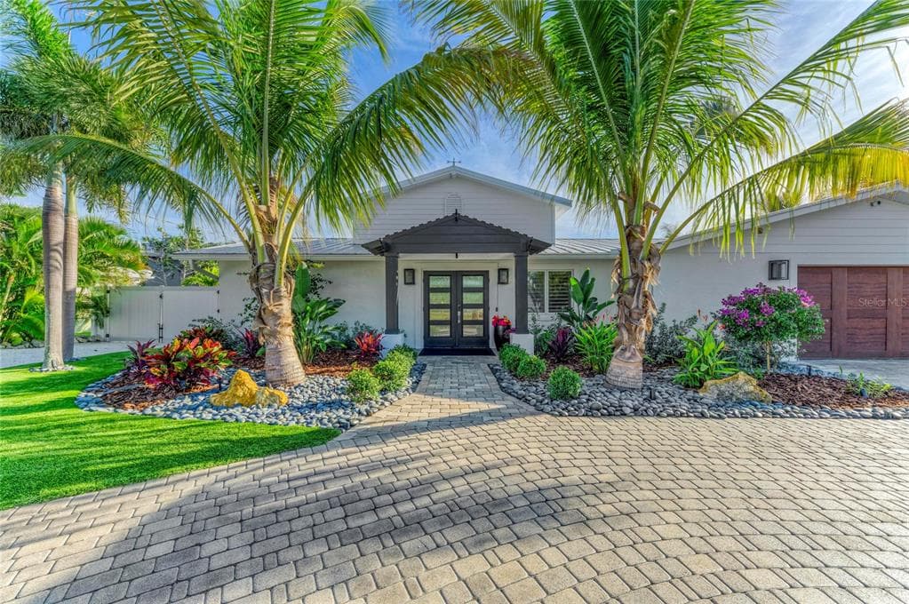 605 KEY ROYALE DRIVE - Interior/Exterior Photo 4 - HOLMES BEACH, FL