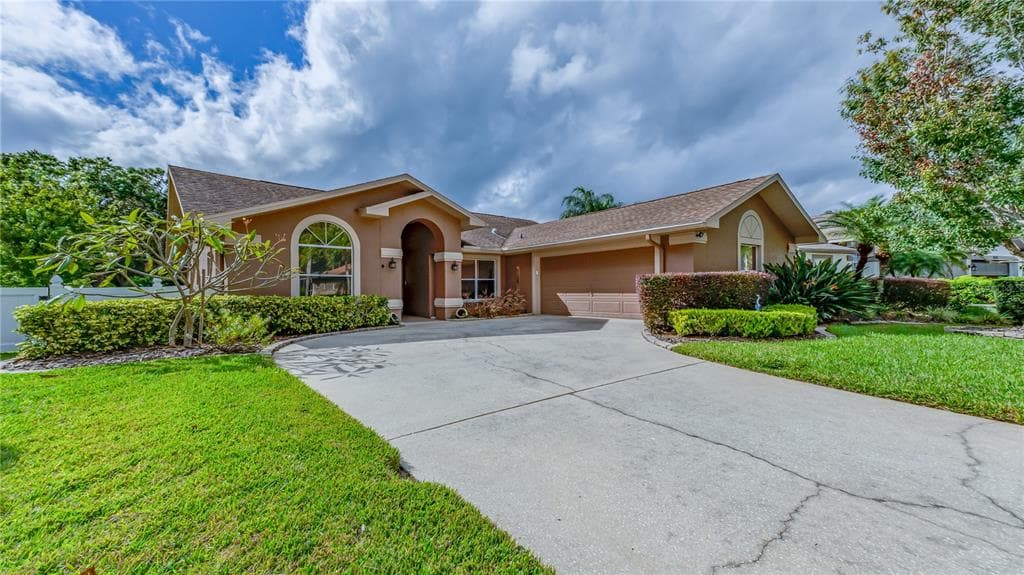 1345 KINSMERE DRIVE - 3bd/2ba - $499,900 - TRINITY, FL