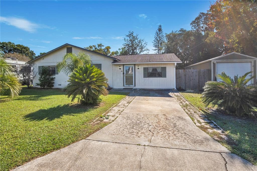 11 ASTER DRIVE - 3bd/1ba - $310,000 - DEBARY, FL