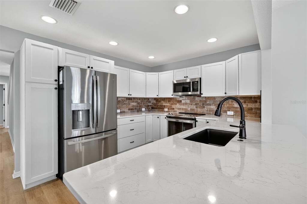 2730 ALDER AVENUE - Interior/Exterior Photo 5 - MIDDLETON, FL