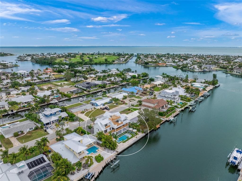 525 68TH STREET - 4bd/6ba - $6,250,000 - HOLMES BEACH, FL