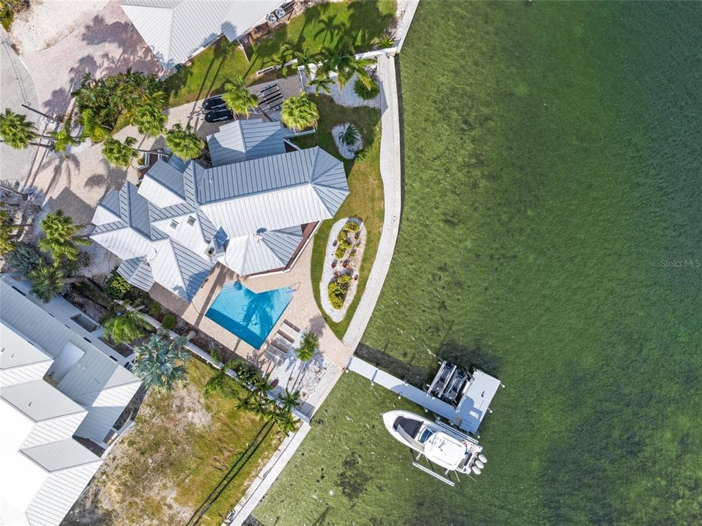 527 56TH STREET - Interior/Exterior Photo 2 - HOLMES BEACH, FL