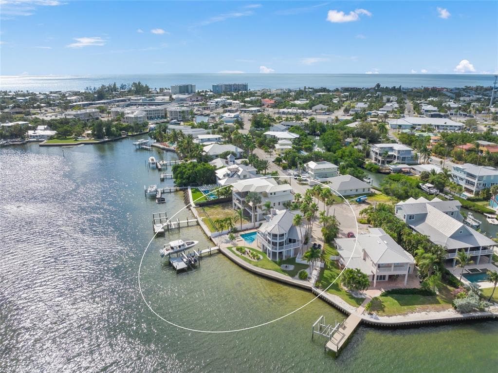 527 56TH STREET - 3bd/3ba - $3,500,000 - HOLMES BEACH, FL