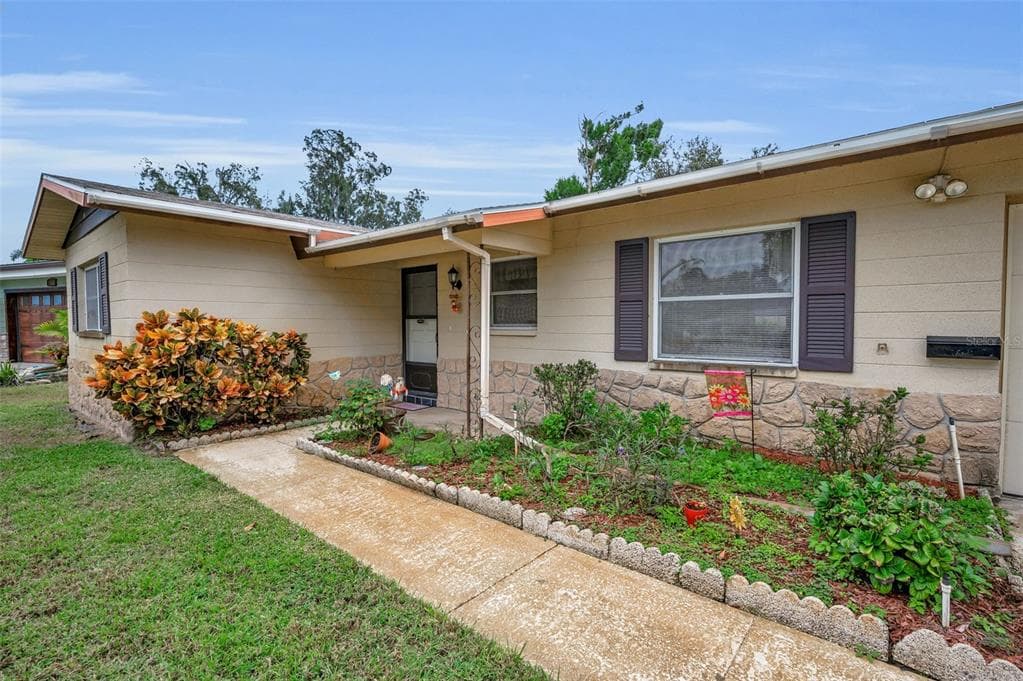 13434 RIDGELAND DRIVE - Interior/Exterior Photo 5 - SEMINOLE, FL