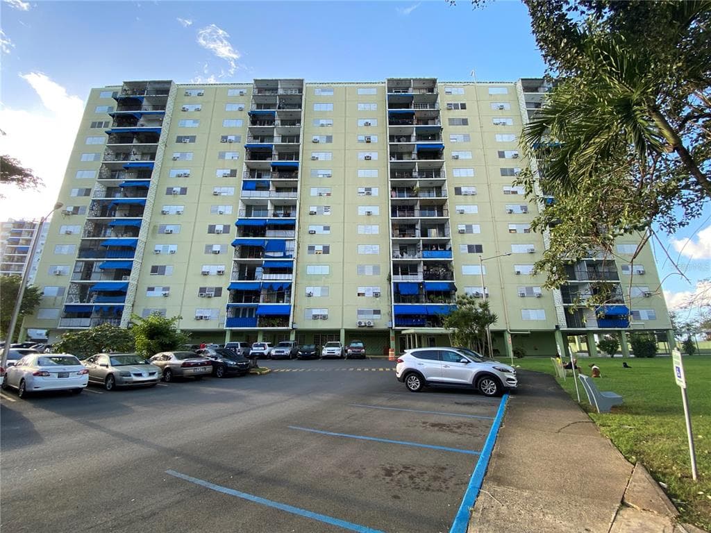 424 CALLE ENSENADA UNIT 1001 - 3bd/1ba - $145,000 - SAN JUAN, PR