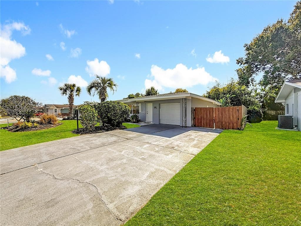 13880 DOMINICA DRIVE - Interior/Exterior Photo 5 - SEMINOLE, FL