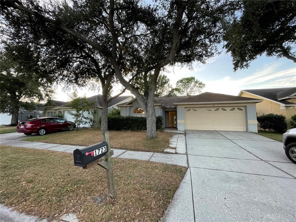 1723 ELK SPRING DRIVE - 3bd/2ba - $289,900 - BRANDON, FL