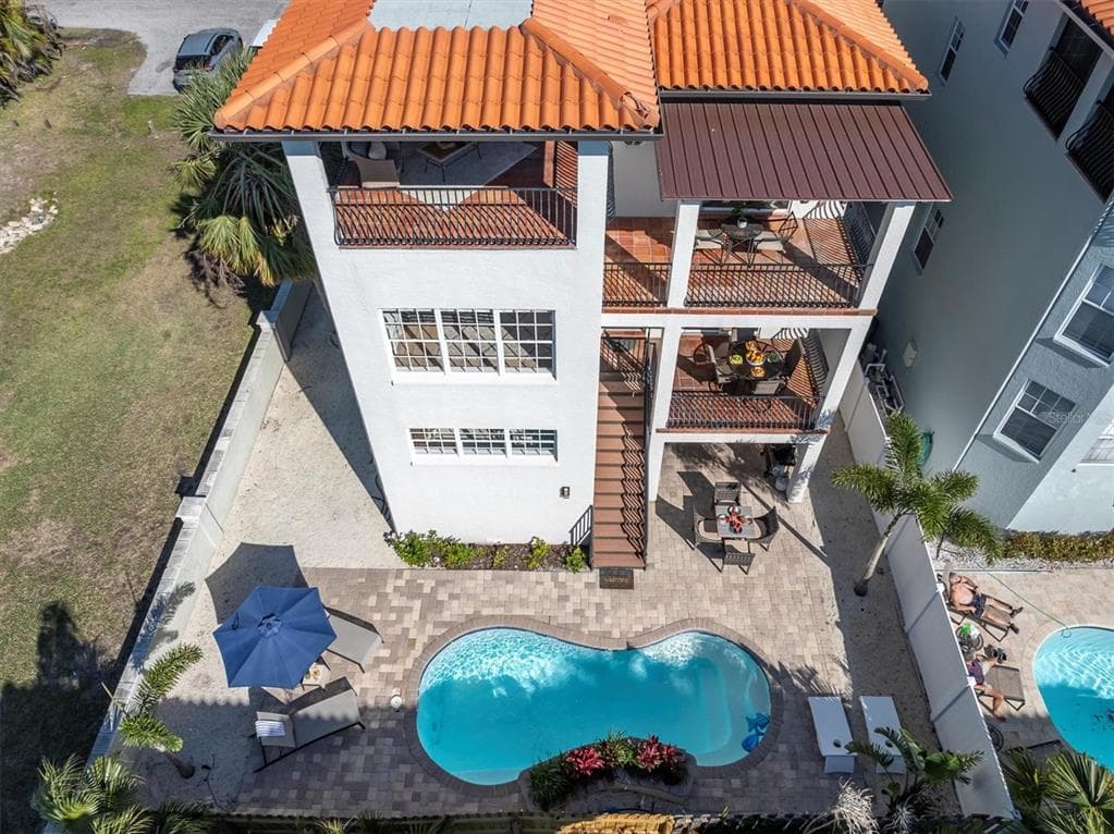 4006 5TH AVENUE - Interior/Exterior Photo 4 - HOLMES BEACH, FL