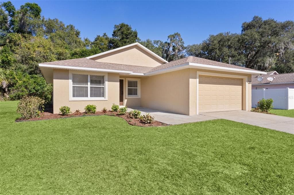 323 W LADY LAKE BOULEVARD - Interior/Exterior Photo 2 - LADY LAKE, FL