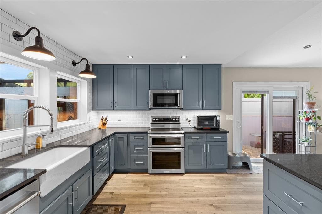 13000 HIBISCUS AVENUE - Interior/Exterior Photo 5 - SEMINOLE, FL