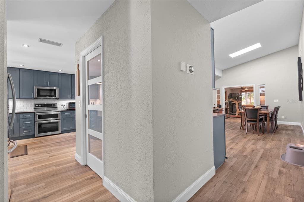 13000 HIBISCUS AVENUE - Interior/Exterior Photo 4 - SEMINOLE, FL