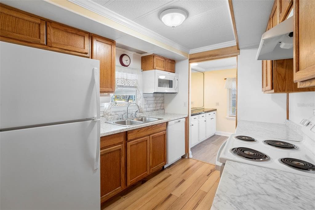 105 FLORENCE BOULEVARD - Interior/Exterior Photo 4 - DEBARY, FL