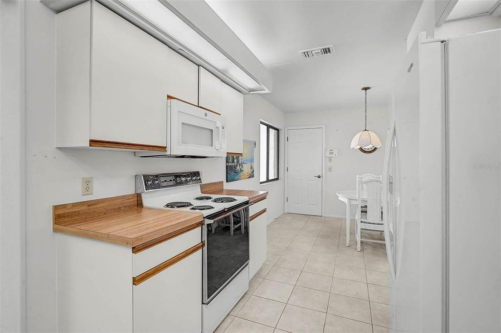 5633 AVISTA DRIVE - Interior/Exterior Photo 5 - SARASOTA, FL