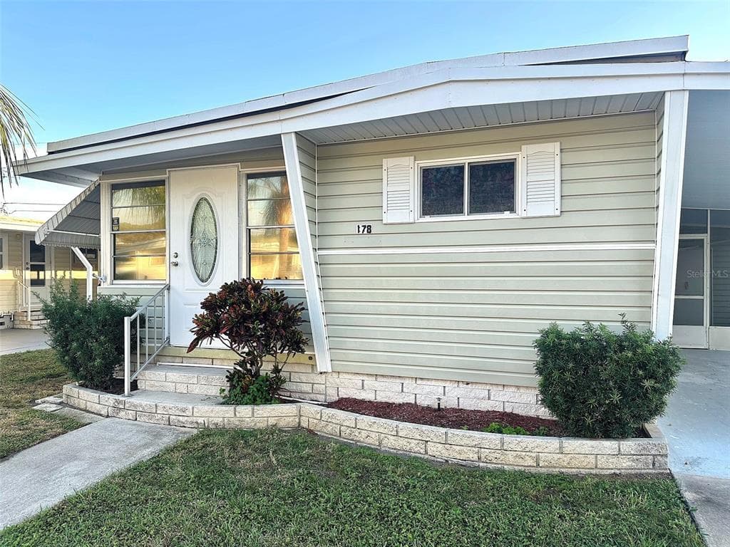 2000 E BAY DRIVE UNIT 178 - 2bd/2ba - $75,900 - LARGO, FL