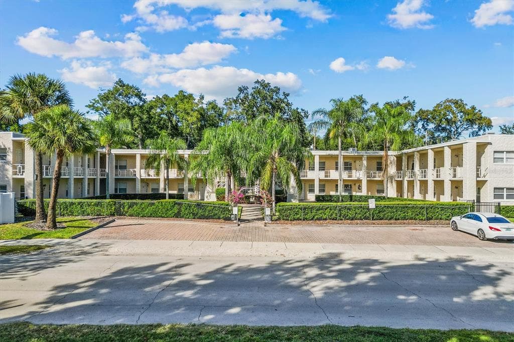 225 E NEW HAMPSHIRE STREET UNIT 10 - 2bd/1ba - $199,998 - ORLANDO, FL