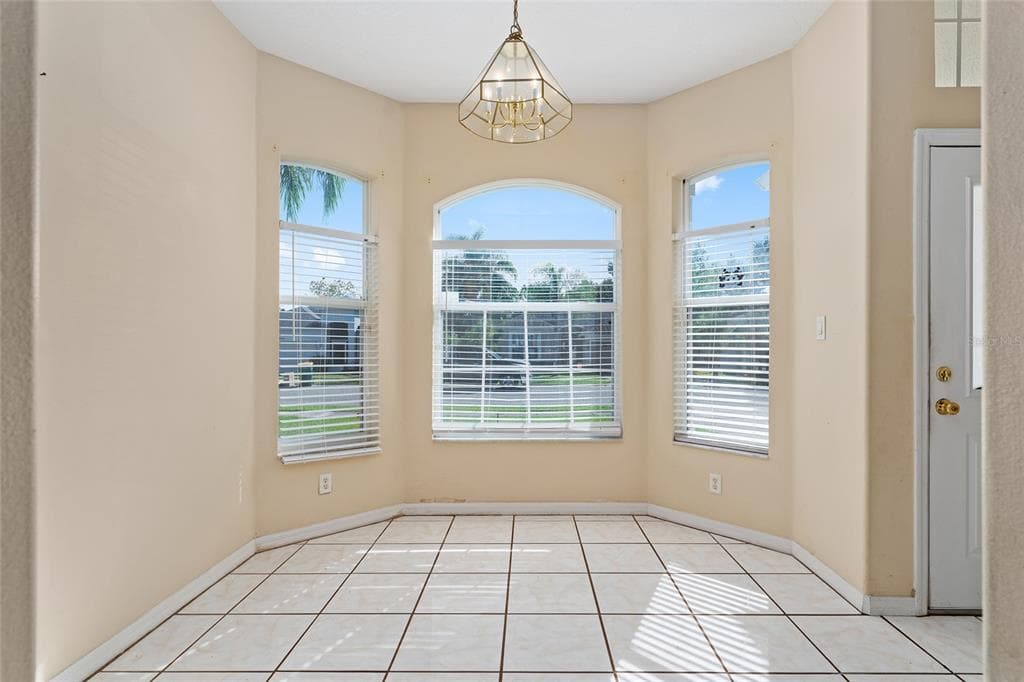 1621 MOUNTCLAIR COURT - Interior/Exterior Photo 4 - MOUNT DORA, FL