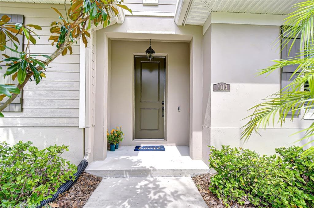 7013 BRIARHILL COURT - Interior/Exterior Photo 4 - TAMPA, FL