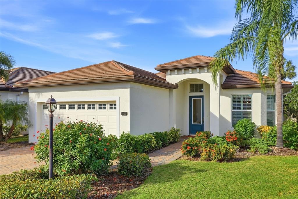 127 NOLEN DRIVE - 3bd/2ba - $445,000 - VENICE, FL