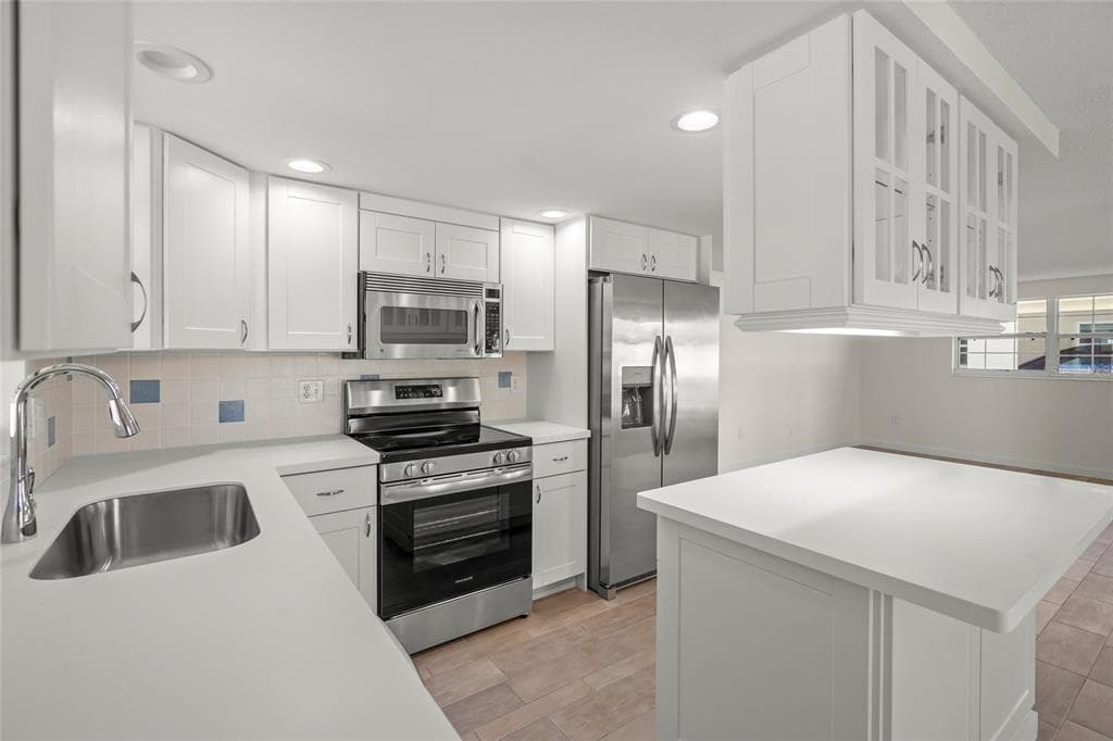 6150 MIDNIGHT PASS ROAD UNIT V12 - Interior/Exterior Photo 5 - SARASOTA, FL