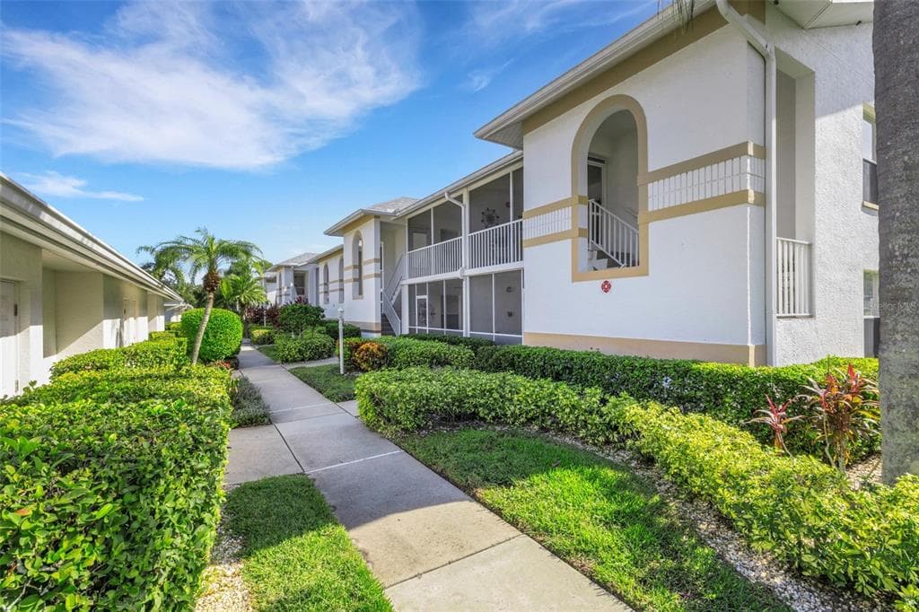 6908 DREWRYS BLUFF UNIT 712 - 2bd/2ba - $264,900 - BRADENTON, FL