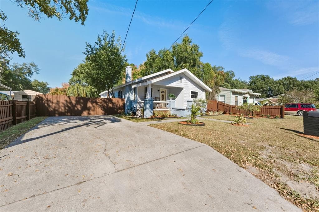 1202 E IDA STREET - Interior/Exterior Photo 2 - TAMPA, FL