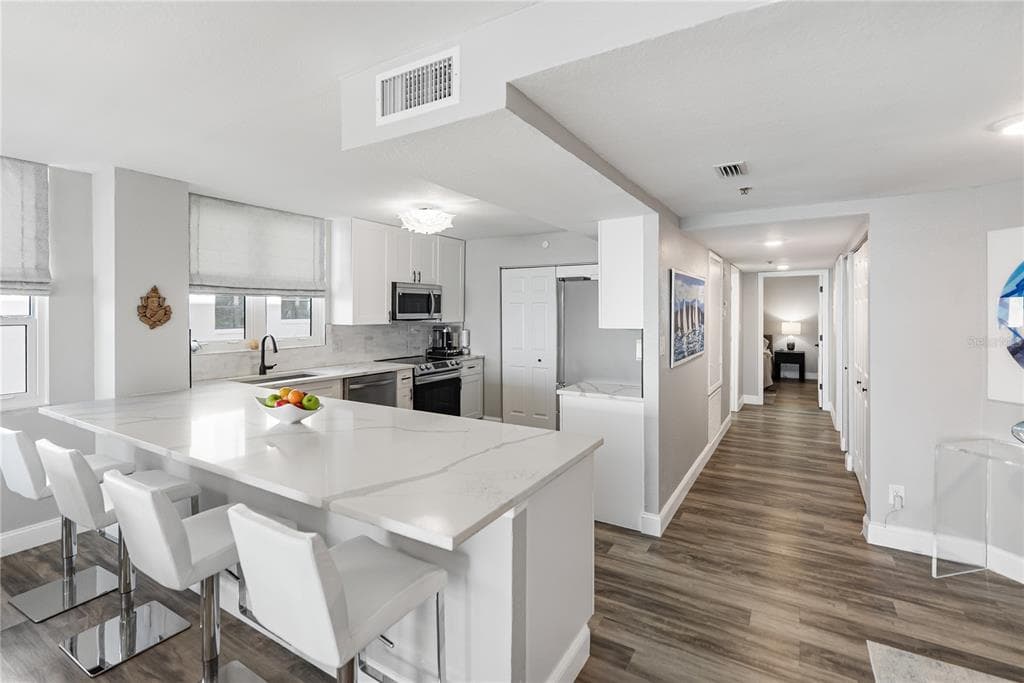 97 SUNSET DRIVE UNIT 201 - Interior/Exterior Photo 5 - SARASOTA, FL