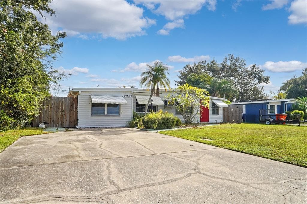 10949 105TH STREET - Interior/Exterior Photo 4 - LARGO, FL