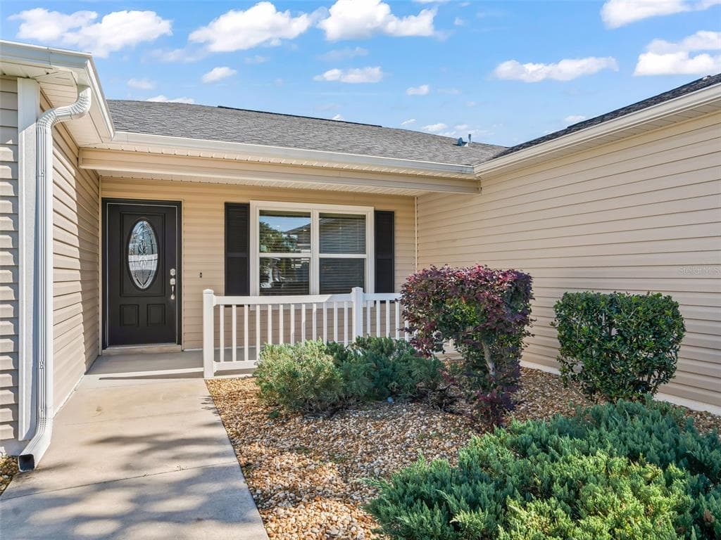 828 SILVER OAK AVENUE - Interior/Exterior Photo 2 - LADY LAKE, FL