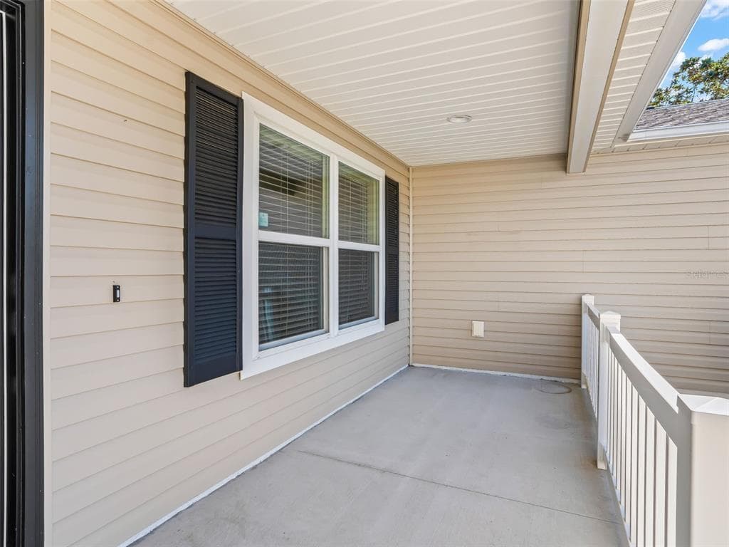 828 SILVER OAK AVENUE - Interior/Exterior Photo 3 - LADY LAKE, FL