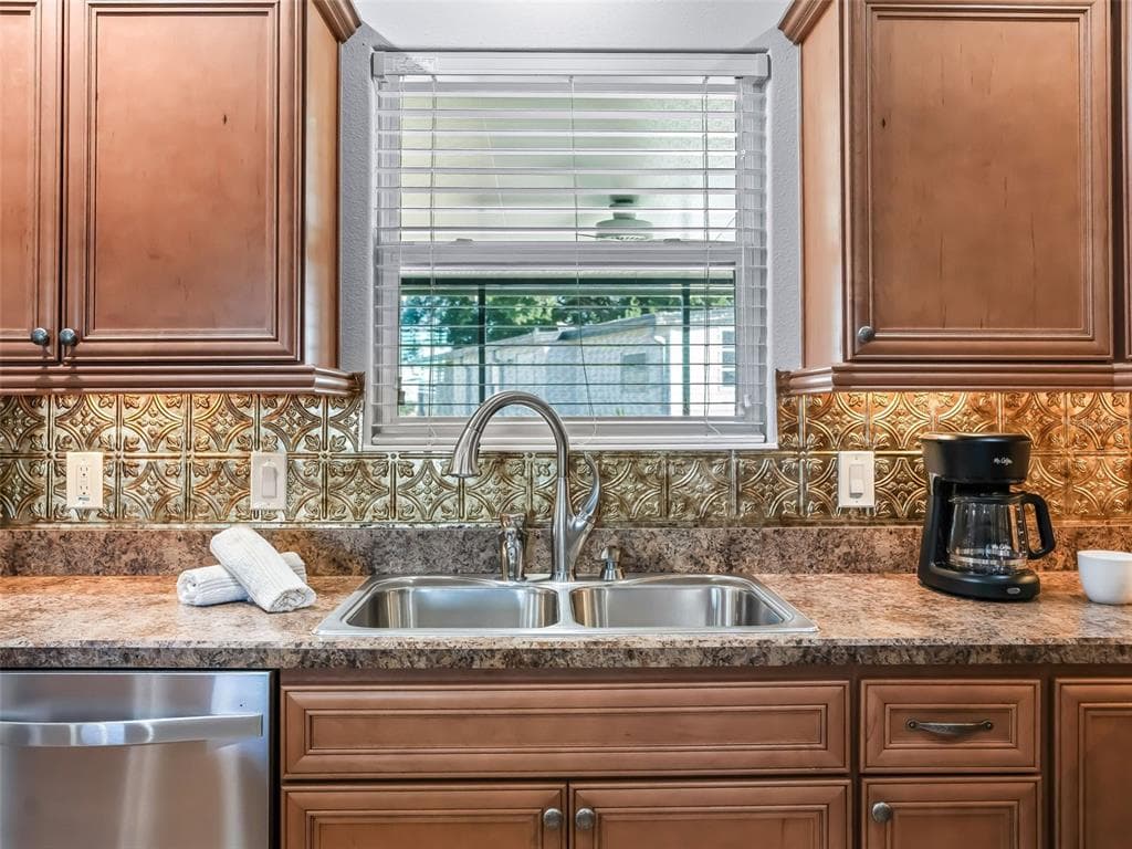 828 SILVER OAK AVENUE - Interior/Exterior Photo 4 - LADY LAKE, FL