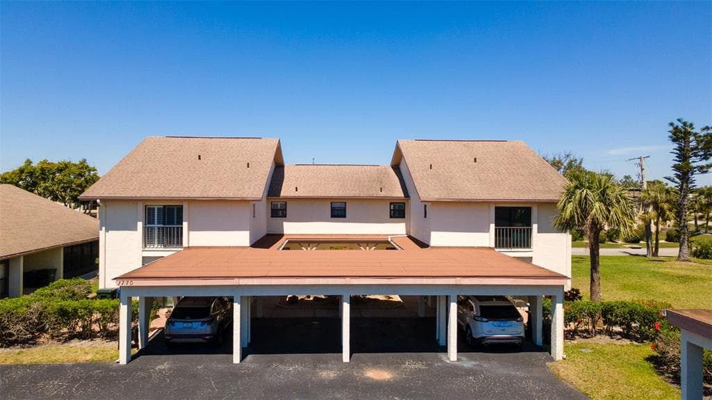 1770 LAKE PLACE UNIT 1770D - 2bd/2ba - $229,000 - VENICE, FL