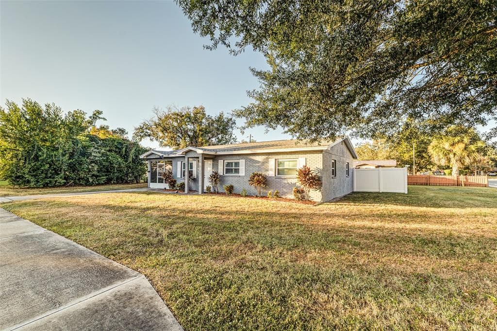 1526 E EDGEWOOD DRIVE - Interior/Exterior Photo 2 - LAKELAND, FL