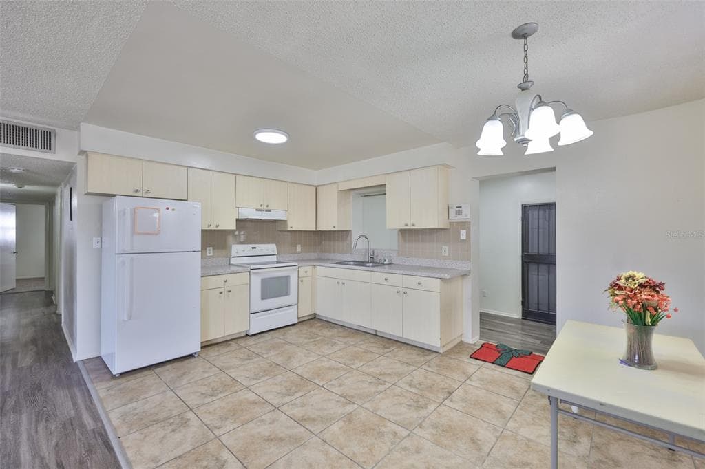 3504 E FRIERSON AVENUE - Interior/Exterior Photo 5 - TAMPA, FL