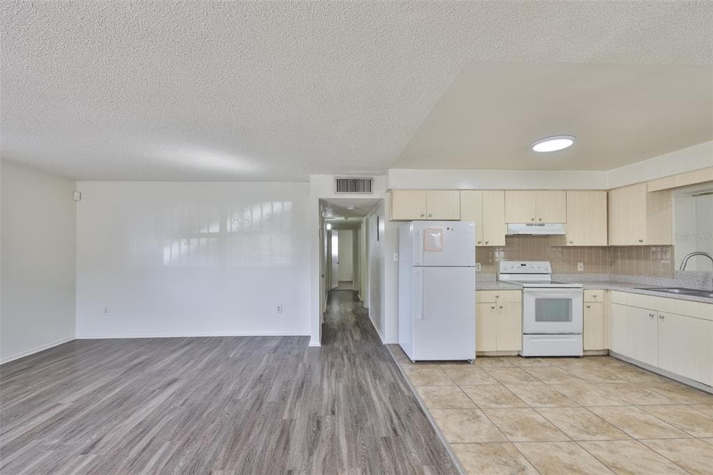 3504 E FRIERSON AVENUE - Interior/Exterior Photo 4 - TAMPA, FL