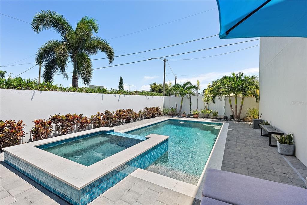 2500 4TH AVENUE S - Interior/Exterior Photo 2 - ST PETERSBURG, FL