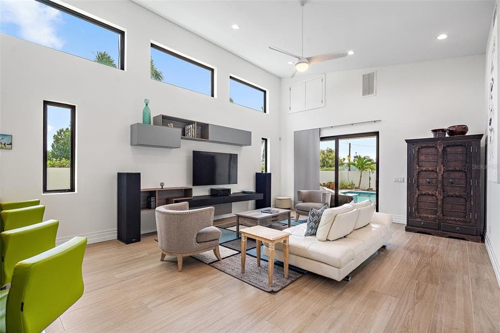 2500 4TH AVENUE S - Interior/Exterior Photo 3 - ST PETERSBURG, FL