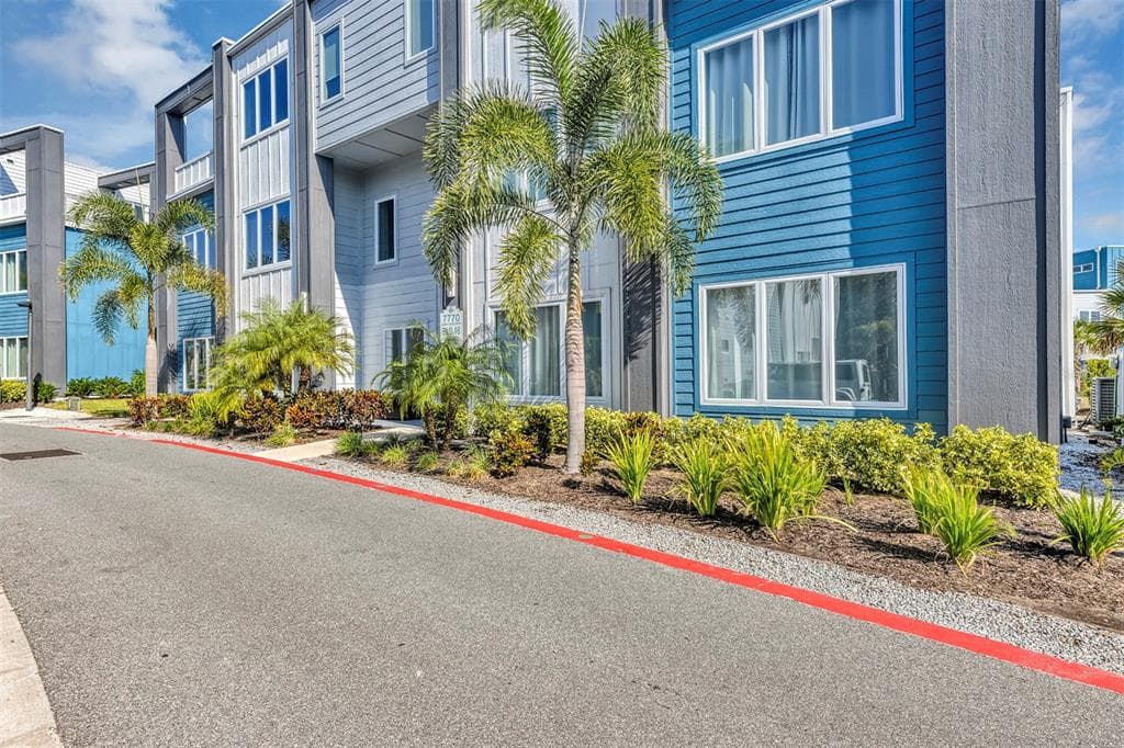 7770 SANDY RIDGE DRIVE UNIT 129 - REUNION, FL - 4bd/3ba - $325,000