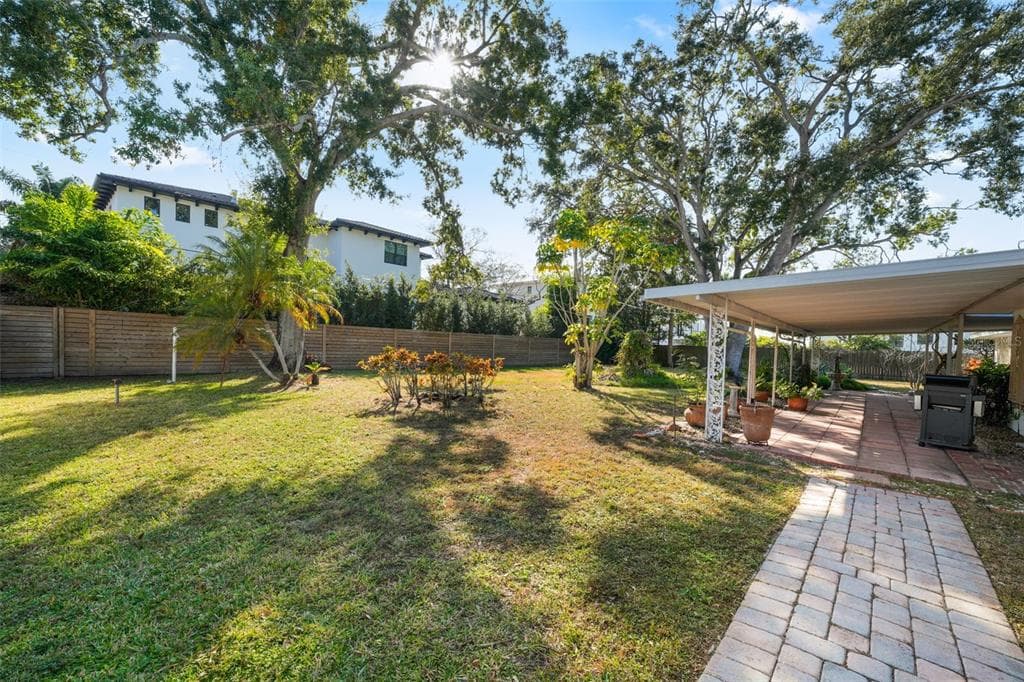 5026 W LONGFELLOW AVENUE - Interior/Exterior Photo 2 - TAMPA, FL