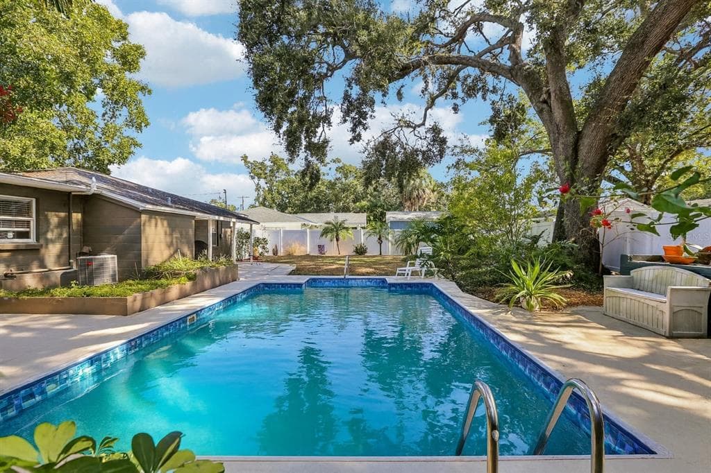 3914 W SAN MIGUEL STREET - Interior/Exterior Photo 3 - TAMPA, FL